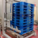 Stacking/disassembling tray machine